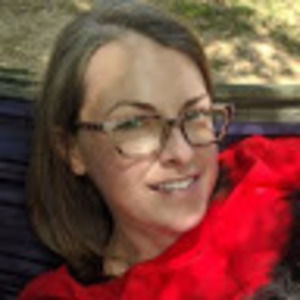 Meet your Posher, Lora